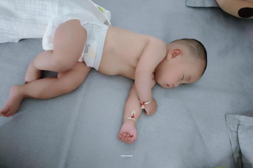 郴州三个月宝宝抬头不稳
